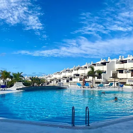 Elegant - Oceanview, Heated Pool Apartment *